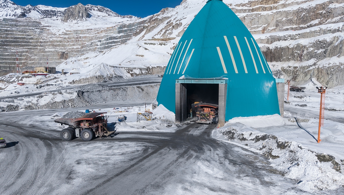 Extensión de la vida útil del rajo por más de 30 años, reemplazando el actual sistema de chancado primario y transporte de mineral.